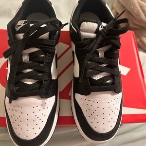 Nike dunks lows retro (Pandas)